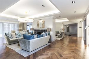 Communal lounge- click for photo gallery
